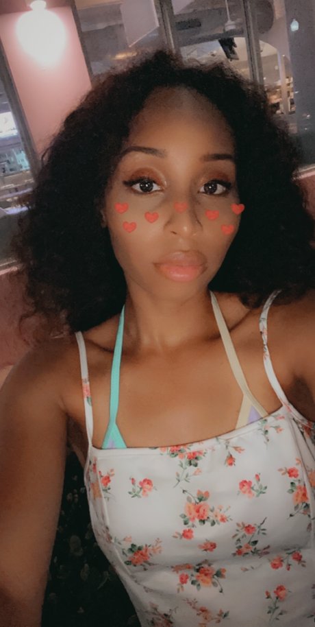 Foto desnuda filtrada de OnlyFans de Kia