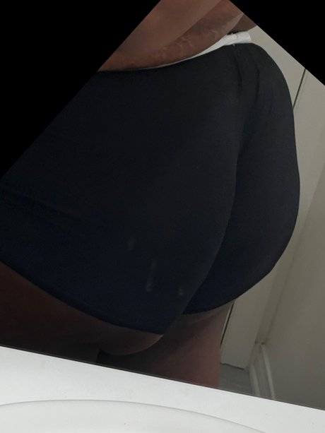 Foto desnuda filtrada de OnlyFans de Mr Cakes