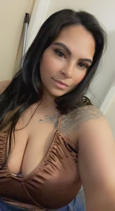 Foto desnuda filtrada de OnlyFans de Dezzy Ramirez