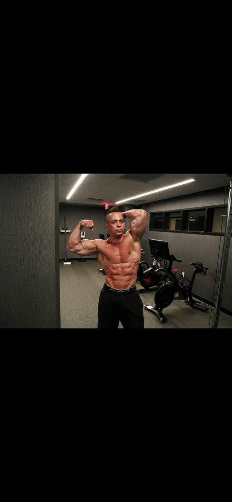 Foto desnuda filtrada de OnlyFans de Fernando Theking