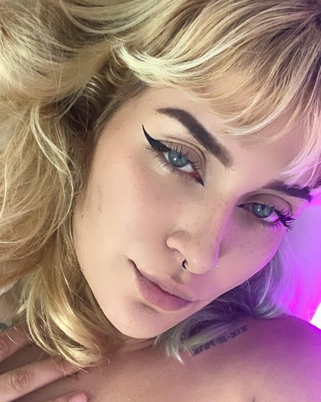 Foto desnuda filtrada de OnlyFans de Mary Jane Weedley Art