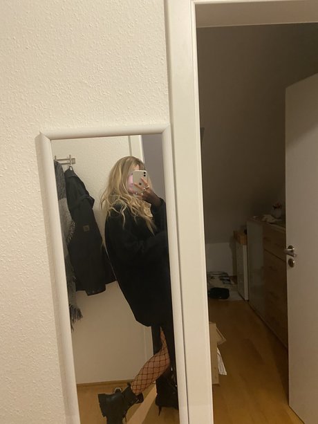 Foto desnuda filtrada de OnlyFans de Woistdieline