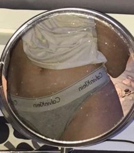 Foto desnuda filtrada de OnlyFans de Kiwi Cake