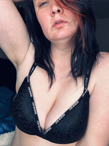 Foto desnuda filtrada de OnlyFans de Ella Holly