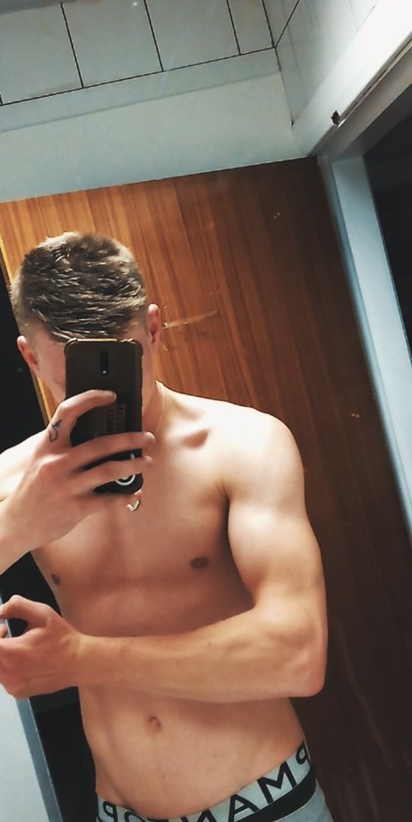 Foto desnuda filtrada de OnlyFans de Pb