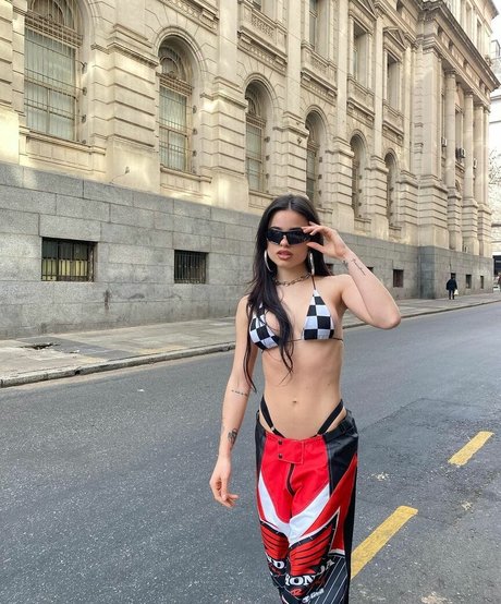 Foto desnuda filtrada de OnlyFans de Juli Savioli