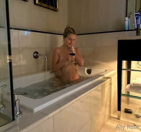 Foto desnuda filtrada de OnlyFans de Allyyyrose