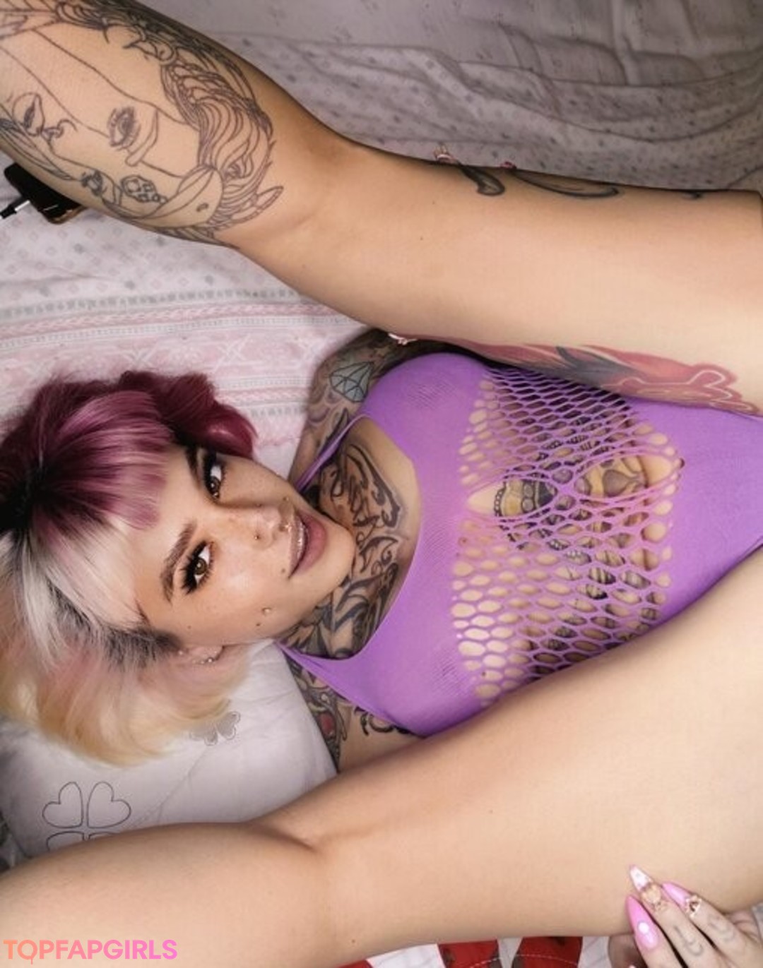 Foto desnuda filtrada de OnlyFans de Pink Suicide #5 Foto desnuda filtrada de OnlyFans de Pink Suicide #5