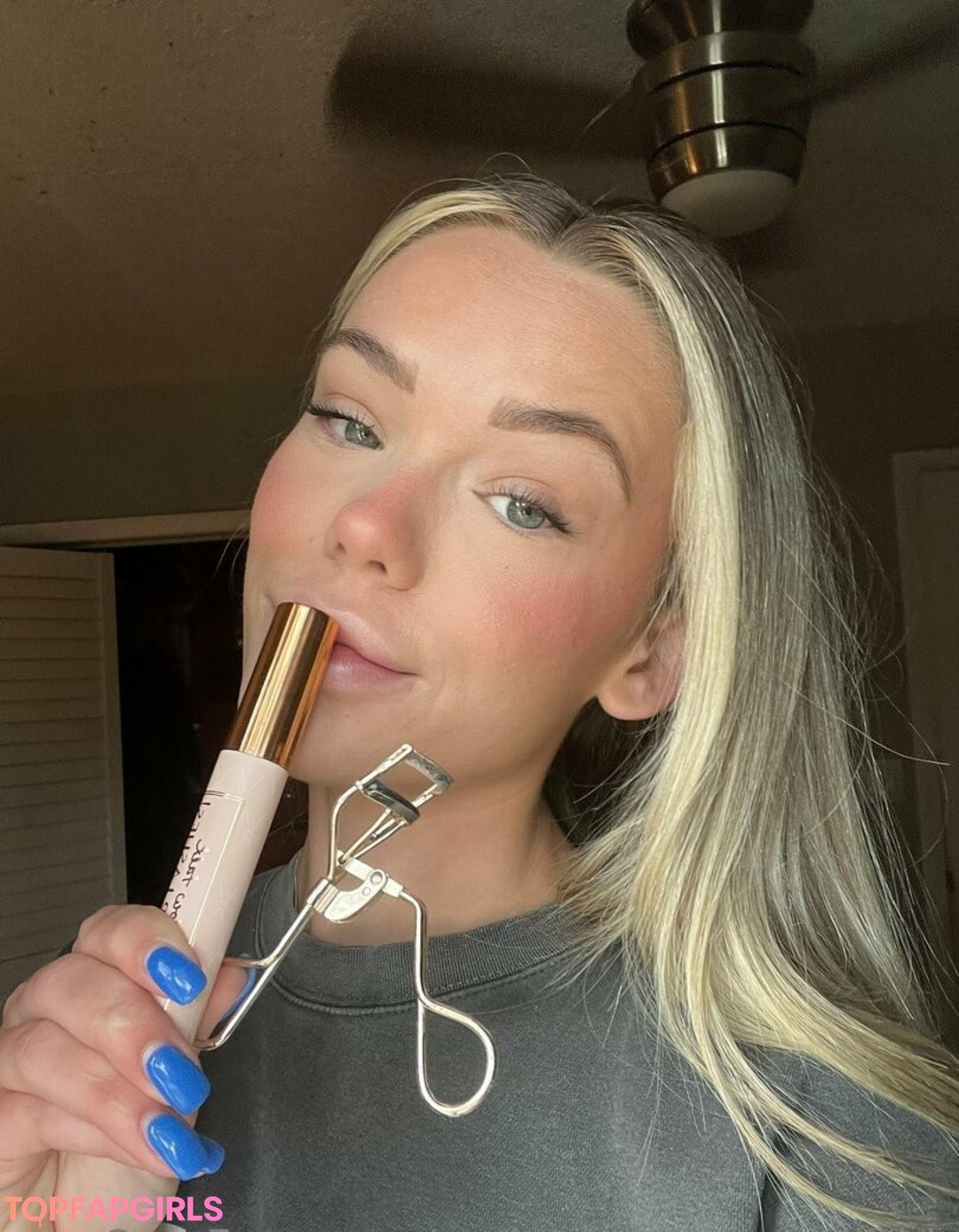 Foto desnuda filtrada de OnlyFans de Makeupwithmeredithh #33 Foto desnuda filtrada de OnlyFans de Makeupwithmeredithh #33