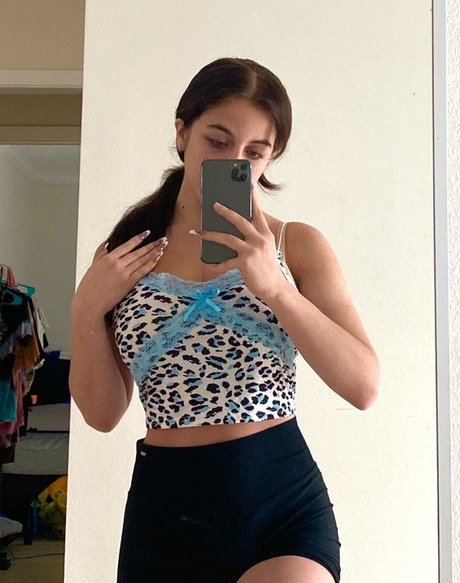 Foto desnuda filtrada de OnlyFans de Baby Ariel