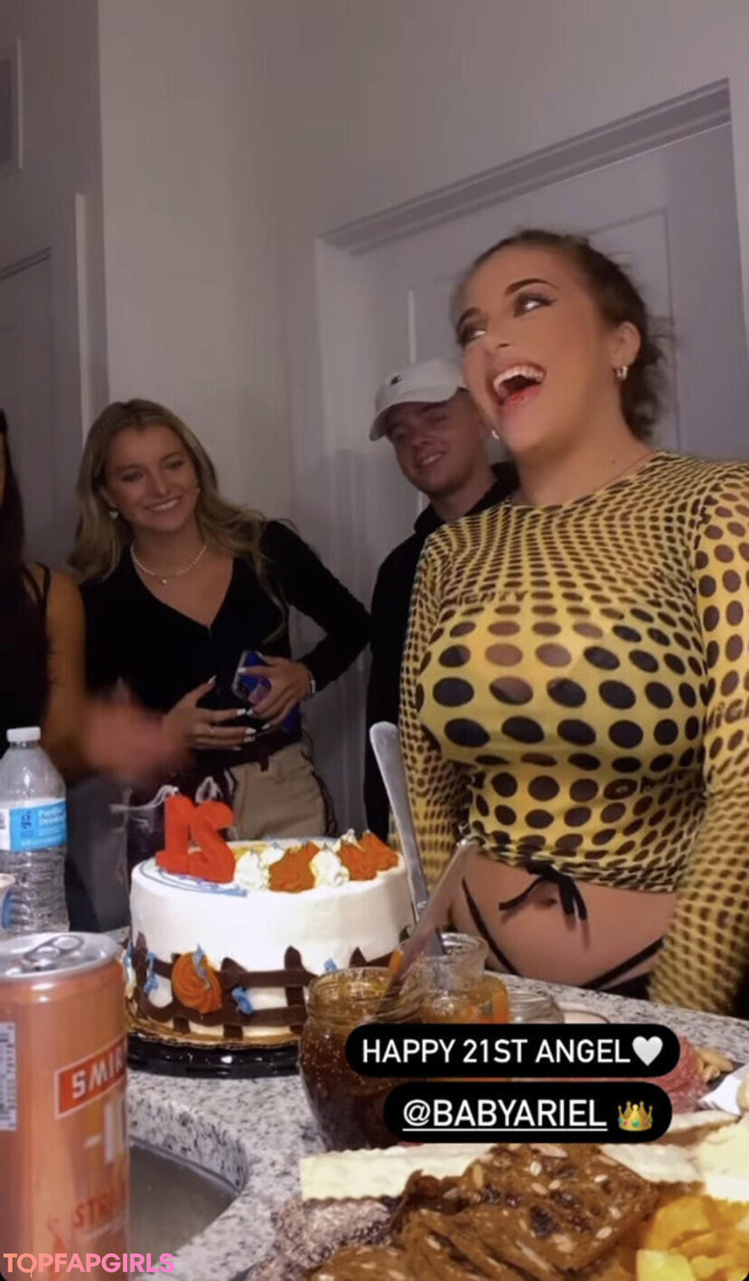 Foto desnuda filtrada de OnlyFans de Baby Ariel #46 Foto desnuda filtrada de OnlyFans de Baby Ariel #46