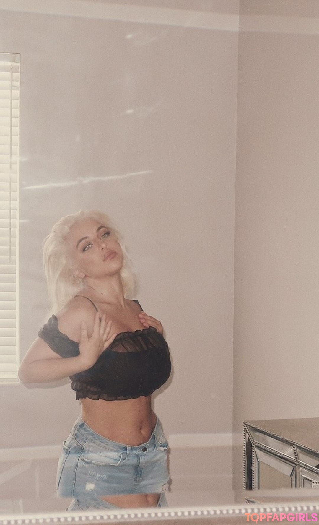 Foto desnuda filtrada de OnlyFans de Baby Ariel #55 Foto desnuda filtrada de OnlyFans de Baby Ariel #55