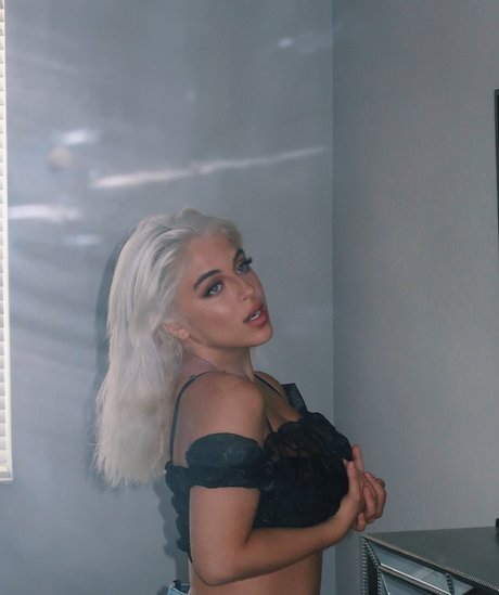 Foto desnuda filtrada de OnlyFans de Baby Ariel