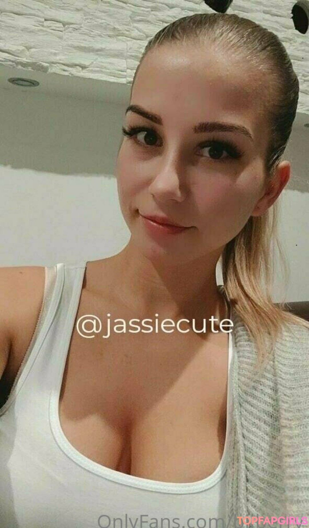 Foto desnuda filtrada de OnlyFans de Liloo Moon #113 Foto desnuda filtrada de OnlyFans de Liloo Moon #113