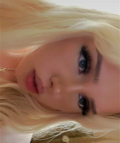 Foto desnuda filtrada de OnlyFans de Titslikedaisy