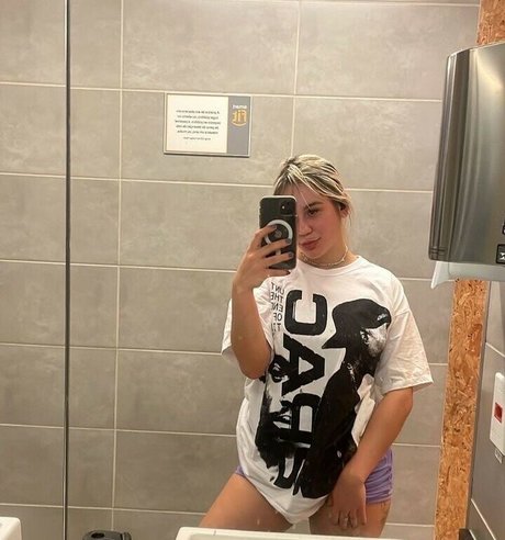 Foto desnuda filtrada de OnlyFans de Mila Falk