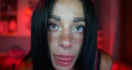 Foto desnuda filtrada de OnlyFans de Imviolet