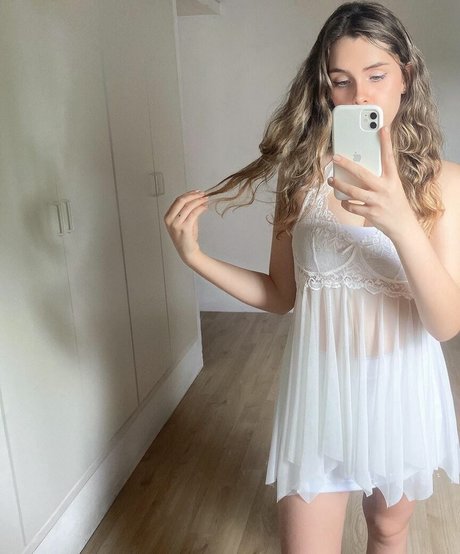 Foto desnuda filtrada de OnlyFans de Olivia Herdt