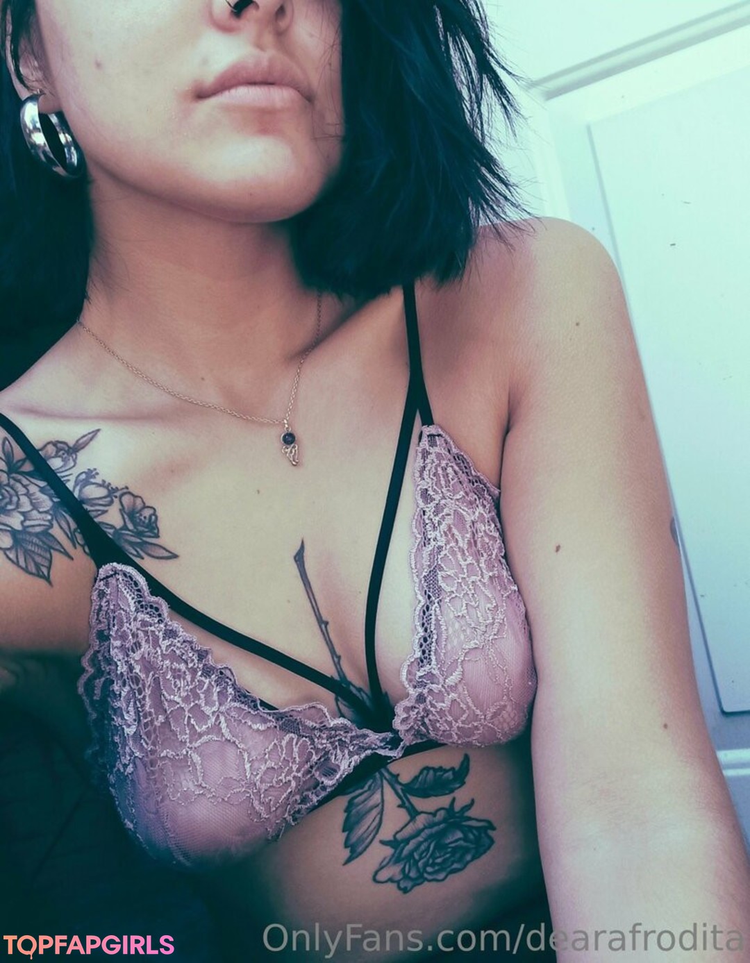 Foto desnuda filtrada de OnlyFans de Rosecamxxx #14 Foto desnuda filtrada de OnlyFans de Rosecamxxx #14