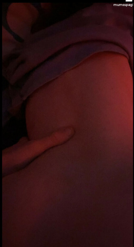 Foto desnuda filtrada de OnlyFans de Mumsspaghettiz