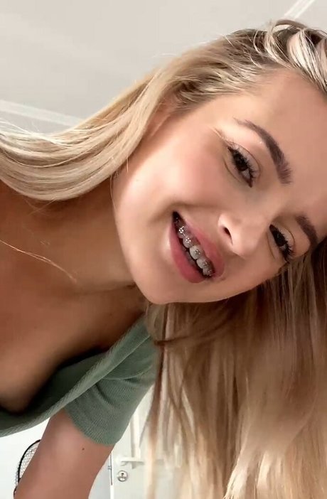 Foto desnuda filtrada de OnlyFans de Aleksandra