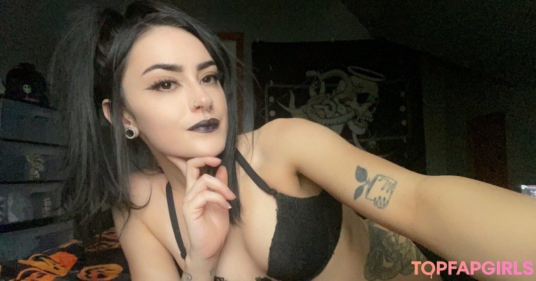 Foto desnuda filtrada de OnlyFans de Stonedinagraveyard #52 Foto desnuda filtrada de OnlyFans de Stonedinagraveyard #52