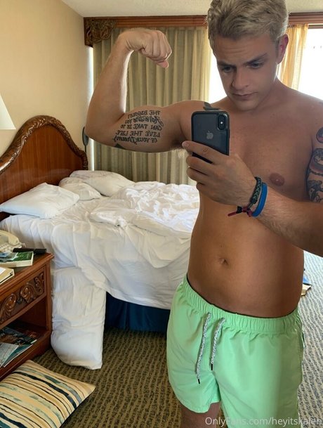 Foto desnuda filtrada de OnlyFans de Heyitskalen