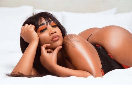Foto desnuda filtrada de OnlyFans de Coco Berries
