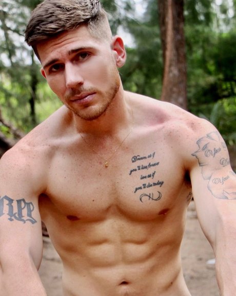 Foto desnuda filtrada de OnlyFans de Derek