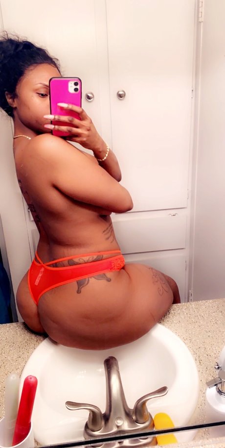 Foto desnuda filtrada de OnlyFans de Iiambuttaflyy