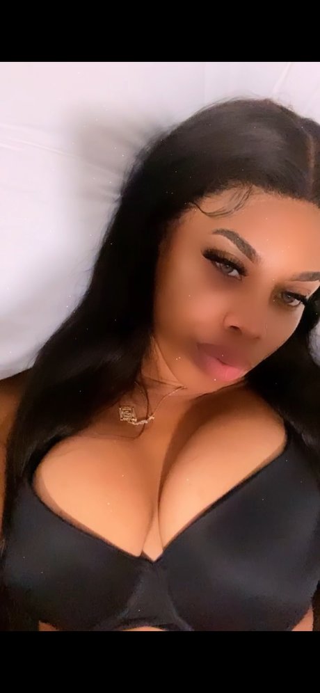 Foto desnuda filtrada de OnlyFans de K Y Mluv