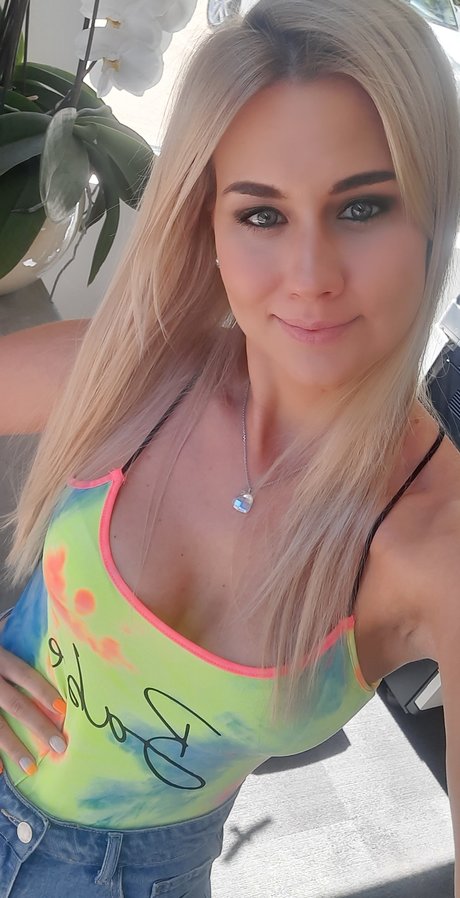 Foto desnuda filtrada de OnlyFans de Naomi Zarane