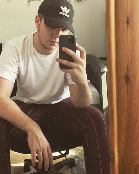 Foto desnuda filtrada de OnlyFans de Chubby Gay Boy