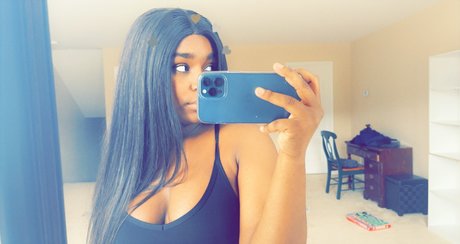 Foto desnuda filtrada de OnlyFans de Mira