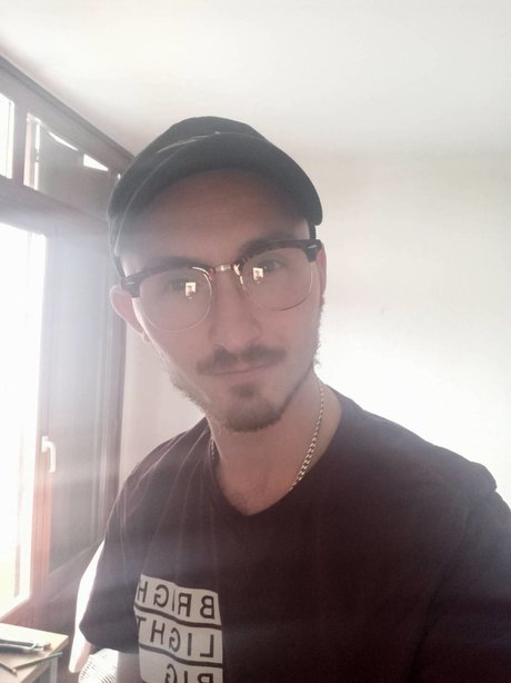 Foto desnuda filtrada de OnlyFans de Simon Toulouse
