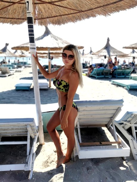 Foto desnuda filtrada de OnlyFans de Larisa