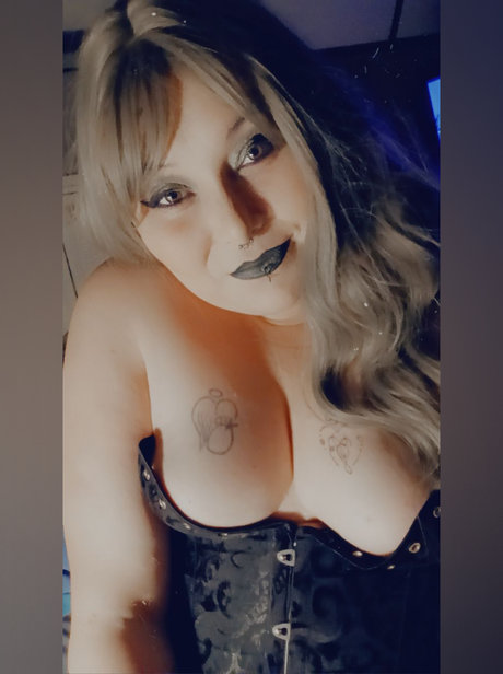 Foto desnuda filtrada de OnlyFans de Madame Crymsyn