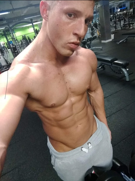 Foto desnuda filtrada de OnlyFans de Ken Boy