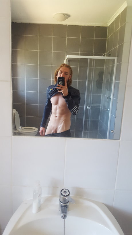 Foto desnuda filtrada de OnlyFans de Yup