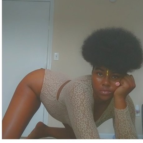 Foto desnuda filtrada de OnlyFans de Sexy Robot 