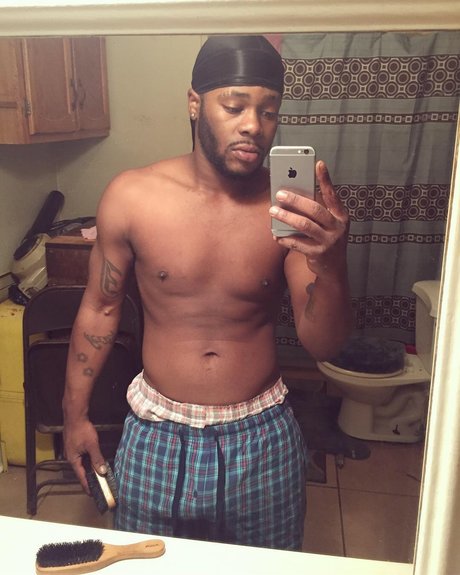 Foto desnuda filtrada de OnlyFans de Dingdong Black