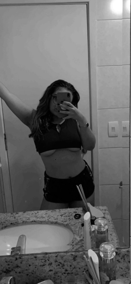 Foto desnuda filtrada de OnlyFans de Lari 
