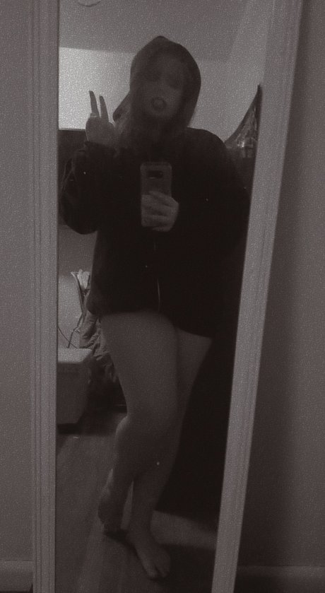 Foto desnuda filtrada de OnlyFans de Milly Charlotte Rose
