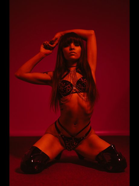 Miya Minx Top 6