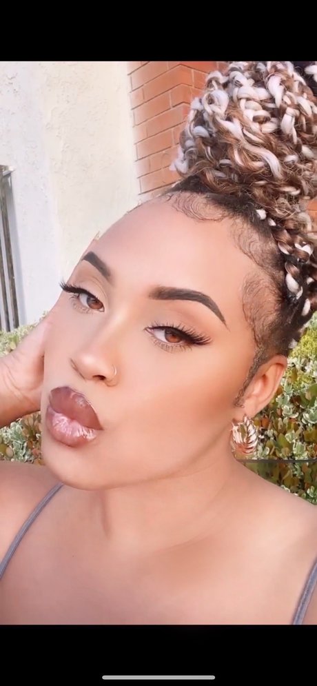 Foto desnuda filtrada de OnlyFans de Mont Nicole