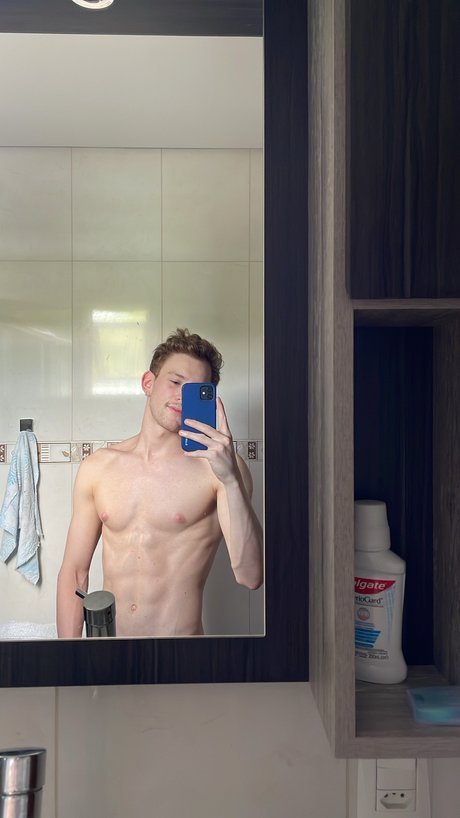 Foto desnuda filtrada de OnlyFans de Tom Lovenuts