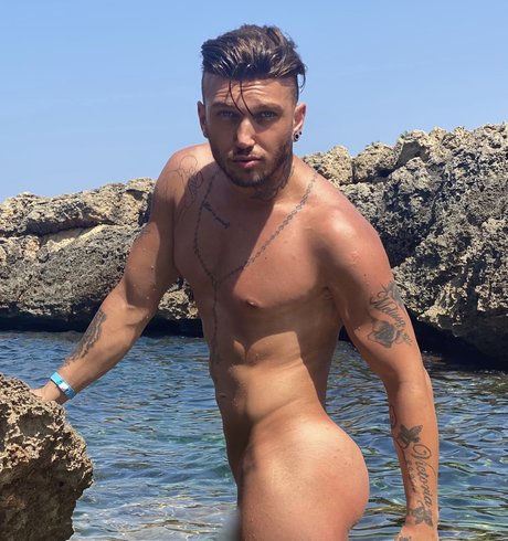 Foto desnuda filtrada de OnlyFans de Stefan Lovei