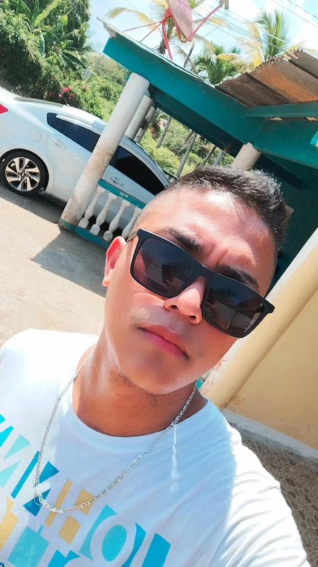 Foto desnuda filtrada de OnlyFans de Karlos Lewis