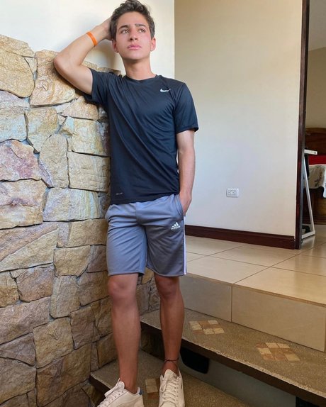 Foto desnuda filtrada de OnlyFans de Sebastian