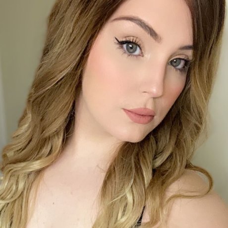 Lilly Adams